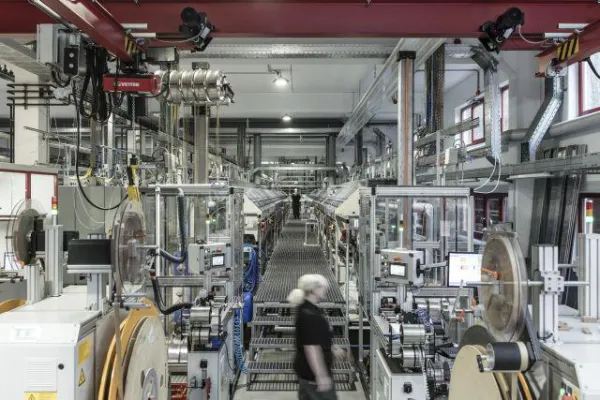 Von der Antennenbuchse bis zum Zahnrad Bild: Von der Antennenbuchse bis zum Zahnrad