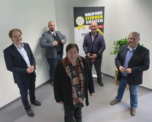 Ausgezeichnet! Fünf junge Frauen sind die ersten Gastro SERVICE PILOTS© in Deutschland. Bild: Ausgezeichnet! Fünf junge Frauen sind die ersten Gastro SERVICE PILOTS© in Deutschland.