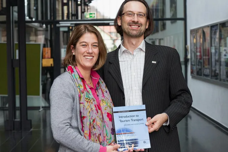 Lehrbuch für internationales Fachpublikum vorgestellt Bild: Lehrbuch für internationales Fachpublikum vorgestellt