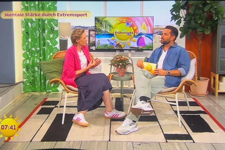 Extremsportlerin Carmen Hirte verrät Mindset Strategien im SAT1 Frühstücksfernsehen Bild: Extremsportlerin Carmen Hirte verrät Mindset Strategien im SAT1 Frühstücksfernsehen