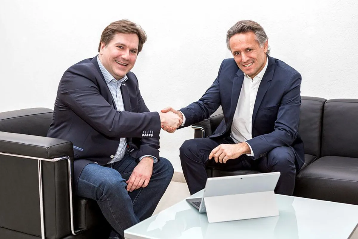 Matthias Sykosch, Vorstandsvorsitzender der Sykosch AG, und Minol-Geschäftsführer Alexander Lehmann.