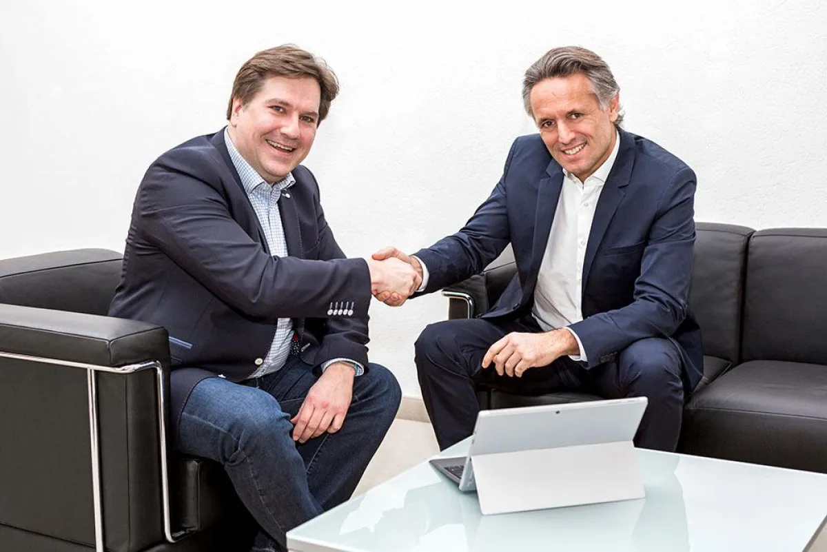 Matthias Sykosch, Vorstandsvorsitzender der Sykosch AG, und Minol-Geschäftsführer Alexander Lehmann.