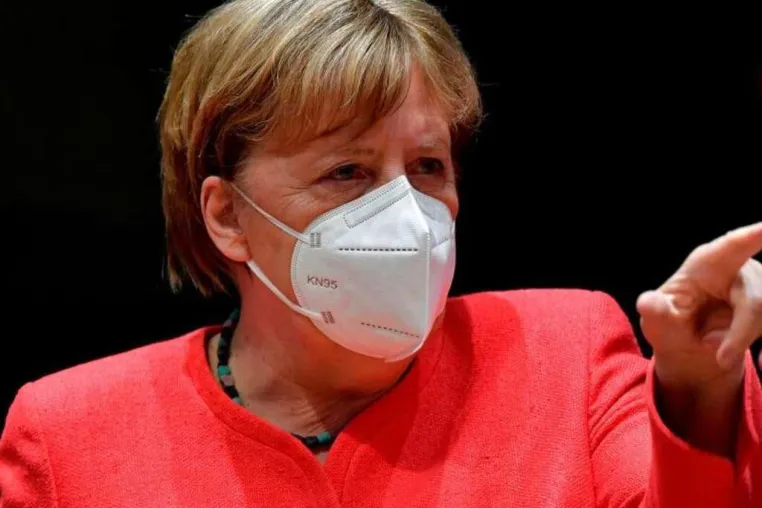 Bild: Warum trägt Angela Merkel gerade diese Atemschutzmaske und woher stammt sie?
