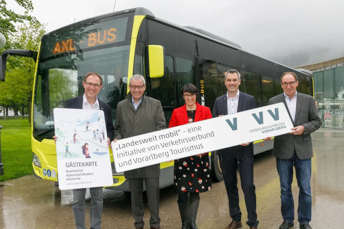 Bei der PK von Vorarlberg Tourismus und Alpenregion Vorarlberg: Vertreter aus Wirtschaft und Politik