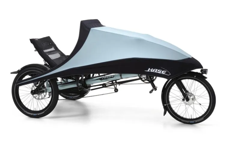 Bild: Liegedreirad mit elektrischem Antrieb und Regenverdeck