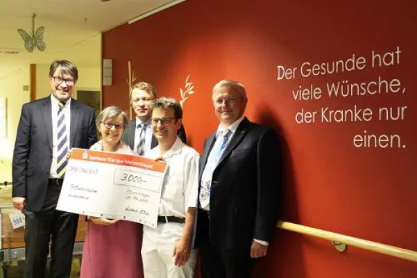 Bild: Wir sagen Danke - 3000 Euro für den Förderverein der Palliativstation
