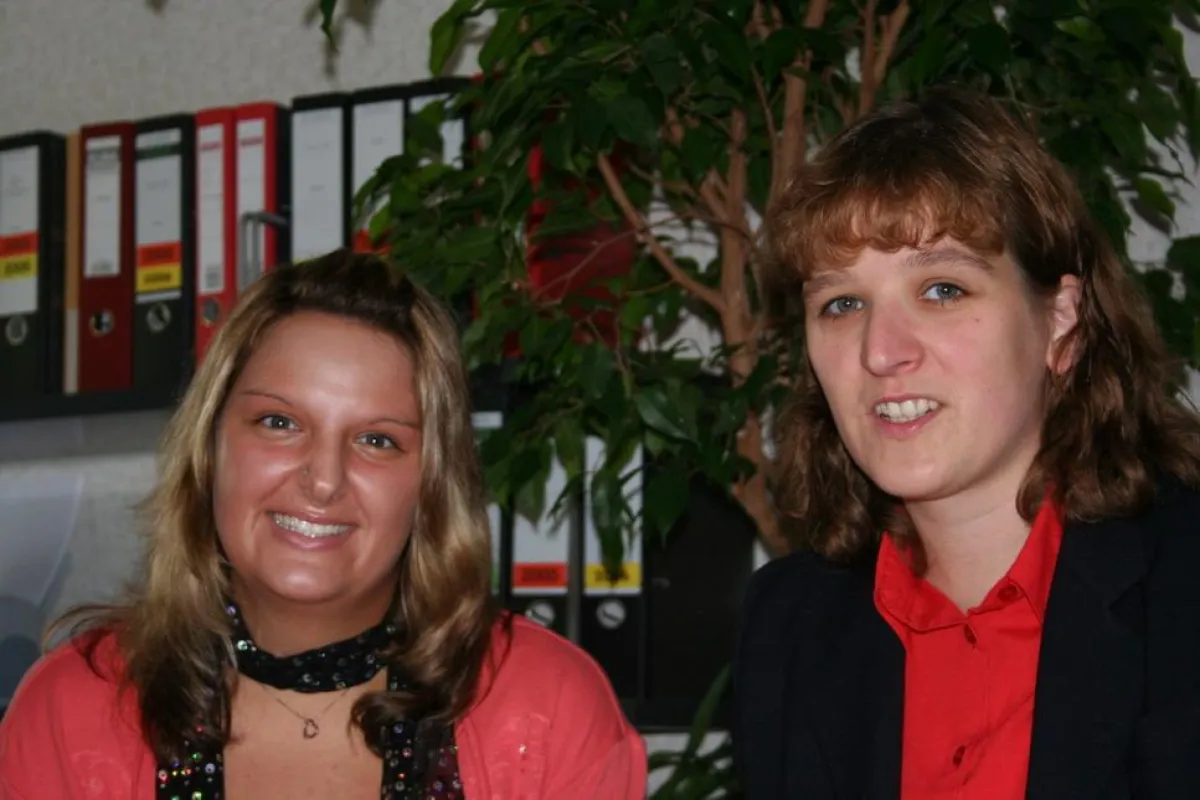 Haben sich gesucht und gefunden: Am 1. September startete Nadja Bongartz (links) im neuen Betrieb ins zweite Ausbildungsjahr bei Steuerberaterin und Diplom-Betriebswirtin (FH) Petra Grabowski.?