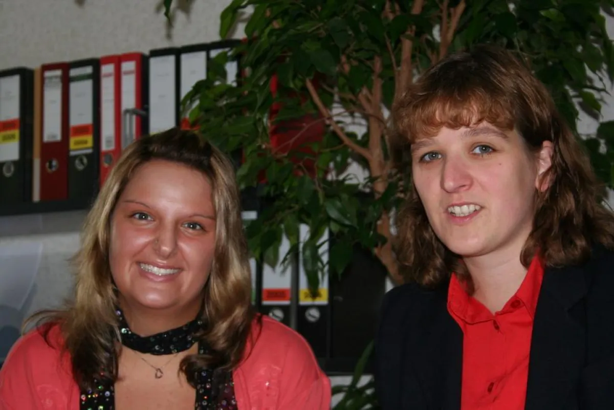Haben sich gesucht und gefunden: Am 1. September startete Nadja Bongartz (links) im neuen Betrieb ins zweite Ausbildungsjahr bei Steuerberaterin und Diplom-Betriebswirtin (FH) Petra Grabowski.?