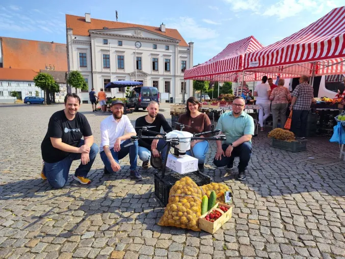 Drohnen-Lieferservice "Marktschwalbe" nimmt Betrieb in Wusterhausen/Dosse auf Bild: Drohnen-Lieferservice "Marktschwalbe" nimmt Betrieb in Wusterhausen/Dosse auf