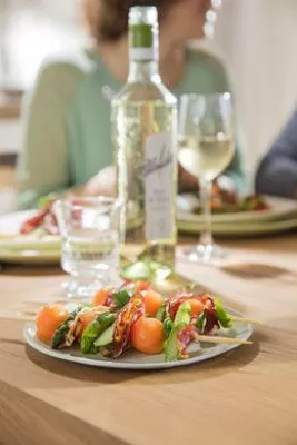 Bild: Spargel-Fingerfood für ein spontanes Treffen mit Freunden … und dazu Blanchet.