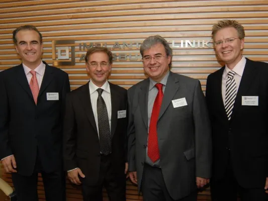 Bild: Feste Zähne gefragt: volles Haus beim Tag der offenen Tür in der Implantatklinik Augsburg