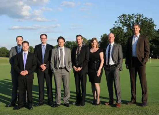 Bild: Die ersten MBA-Studierenden der Hochschule Weserbergland lernen zwei Wochen in den USA