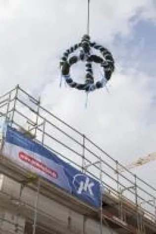 Bild: JK Wohnbau feiert Richtfest in „La Provence“ - Beim Objekt in Obermenzing steht der Rohbau