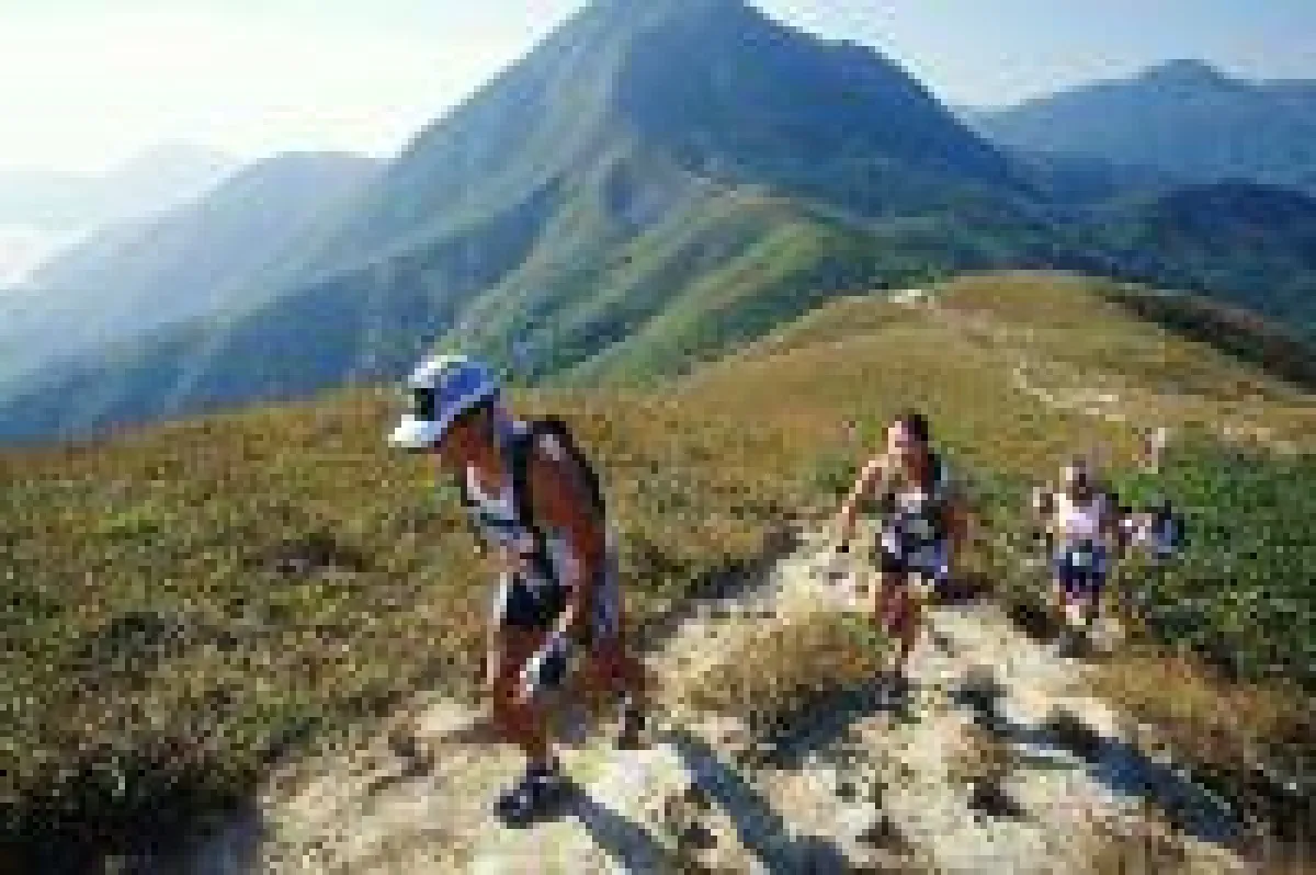 Eine Wandergruppe auf dem MacLehose Trail, dem längsten Hongkonger Wanderweg.