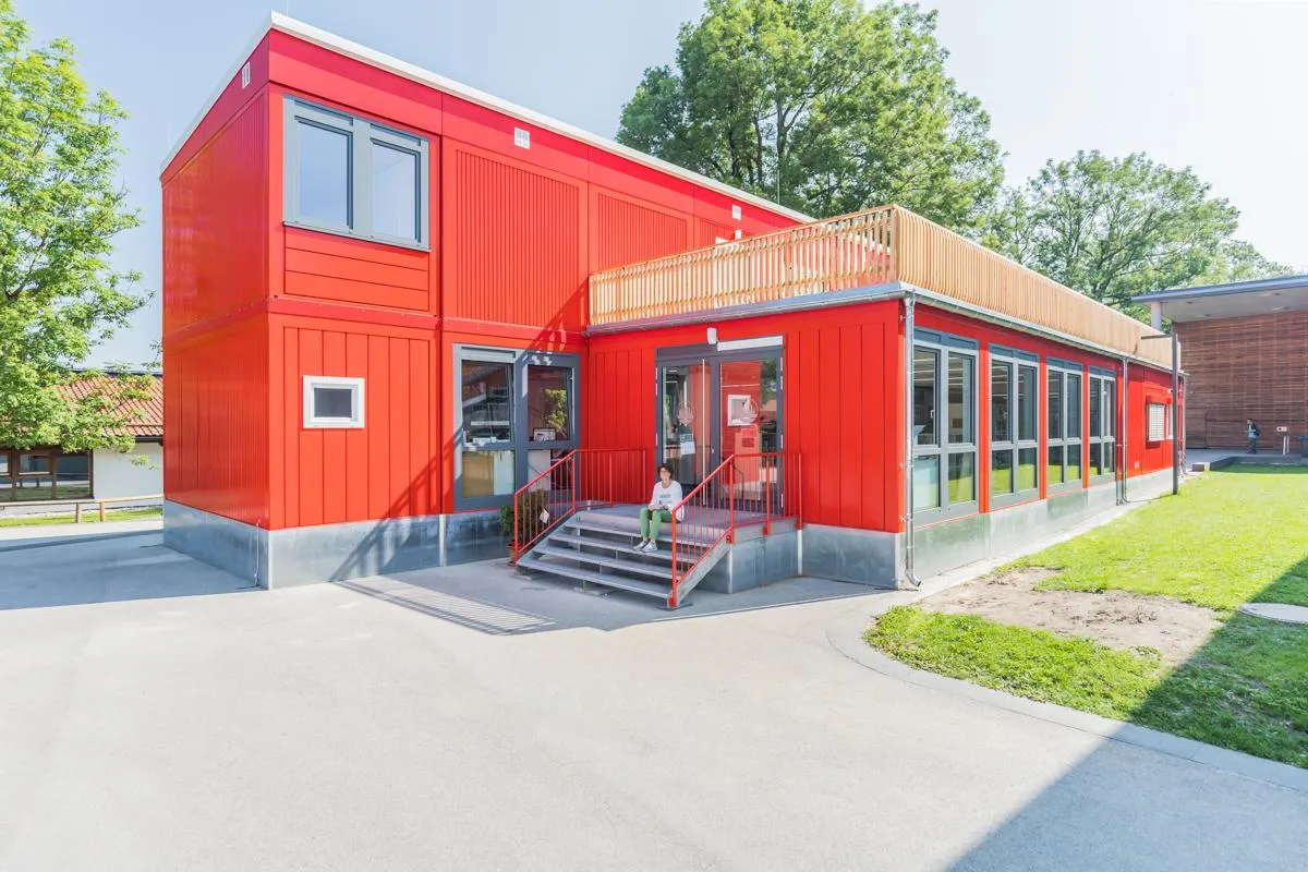 Früher Messestand, heute Schulbibliothek