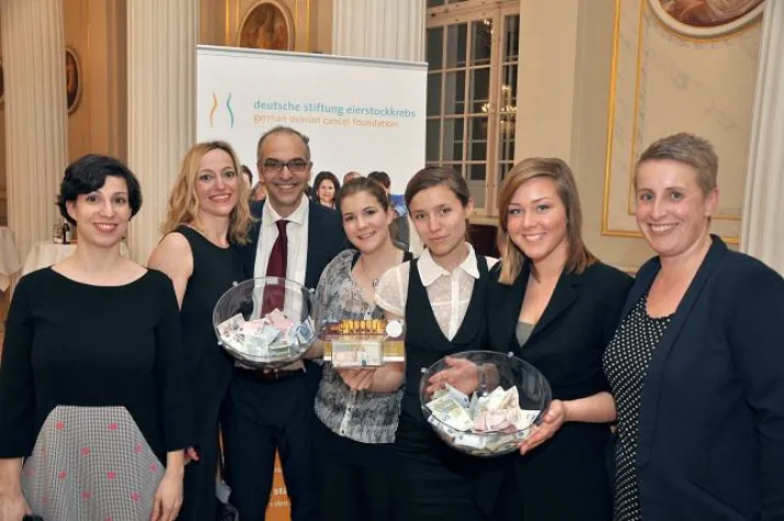 Bild: Applaus für volle Spendenschalen