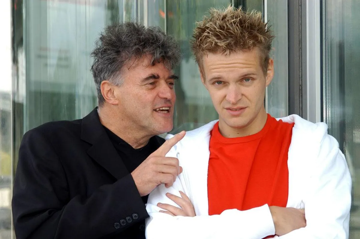 Volkmar Staub und Florian Schroeder werden mit ihrem Programm ZUGABE am 10. Januar 2008 einen kabarettistischen Jahresrückblick aufs vergangene Jahr wagen.