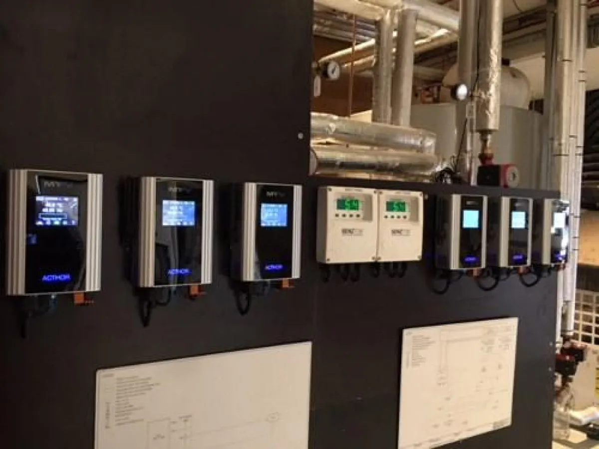 Sechs AC•THOR-Geräte erzeugen Wärme aus Energie, die sonst ungenützt bleibt.