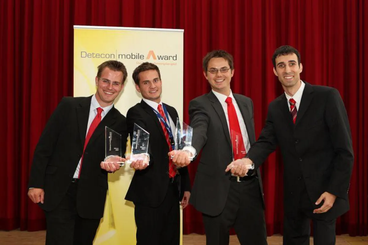 vertico Projektmanager Innovation Tilmann Kuhn, ganz rechts, schaffte es mit seinem Team ?Edge Cube? beim Detecon Mobile Award 2009 auf Platz drei. (Foto: Dirk Dick)