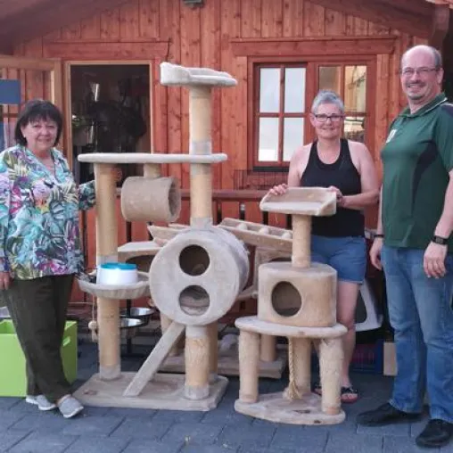 Bild: ANUBIS - Mainz übergibt Spenden von Tierhaltern