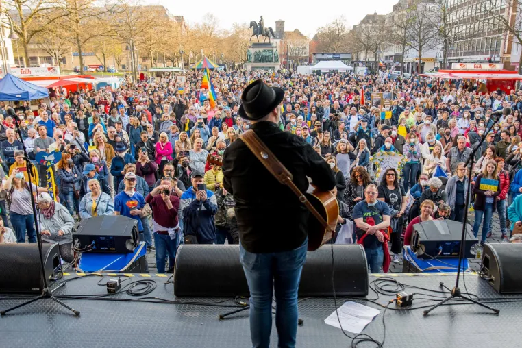 Bild: #kölnistsolidartisch mit Menschen in Not - Konzert und Kunst-Spenden helfen UKRAINE UND ERDBEBENOPFERN  