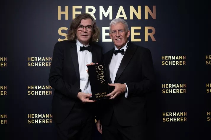 Bild: Award für Uwe Cornelsen beim internationalen Speaker Slam