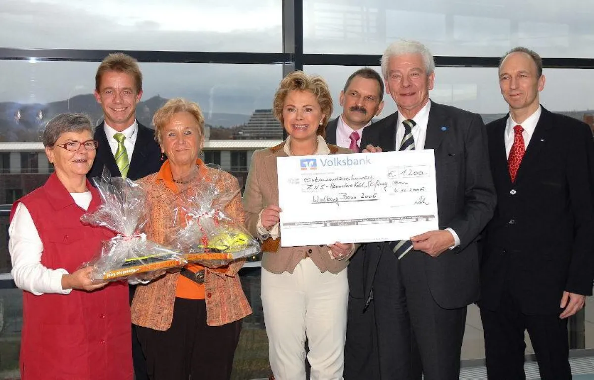 Marijke Amado mit den beiden Gewinnerinnen, Frau Kuketta und Frau Eichmann, sowie den Veranstaltern