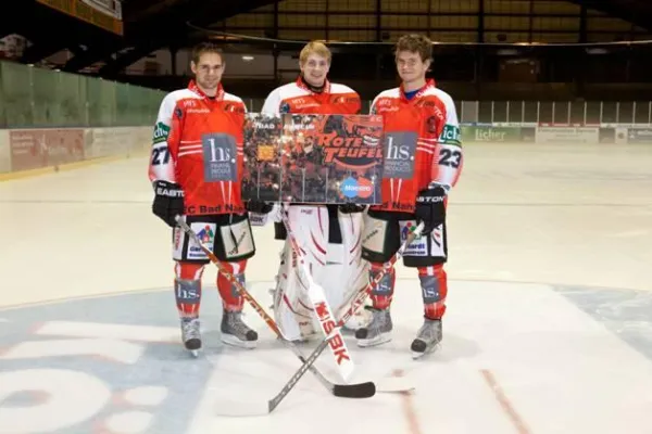 Bild: Fankarte zum Bezahlen: EC Bad Nauheim und Volksbank Mittelhessen geben gemeinsame Bankkarte raus