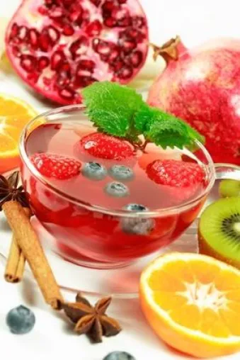 Bild: Mit Tee und Mineralwasser aktiv und gesund durch den Sommer
