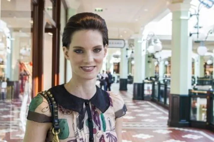 Bild: Internationales Topmodel Iris Strubegger dreht im Designer Outlet Salzburg