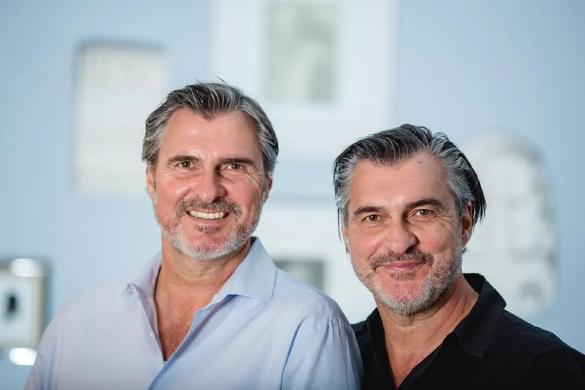 Die Handball-Legenden Michael und Uli Roth unterstützen die Urologische Themenwoche Prostatakrebs. (OpenMinded GmbH / Urologie für alle)