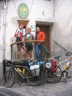 Halbzeit in der "kleinsten Whisky Bar der Welt" Bild: Halbzeit in der "kleinsten Whisky Bar der Welt"