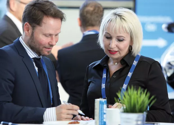 Bild: Service im Wandel – digitaler, internationaler, emotionaler