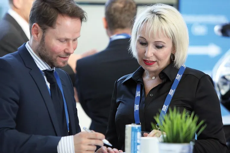 Service im Wandel – digitaler, internationaler, emotionaler Bild: Service im Wandel – digitaler, internationaler, emotionaler