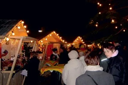 Bild: Weihnachtsmarkt im Blockhausdorf