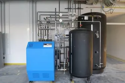 Bild: Erstes monovalent arbeitendes Solar-Kühlsystem im neuen Nieper-Bau der HTWK Leipzig