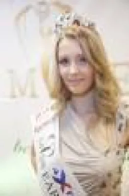 Miss Earth unterstützt die erdbeerwoche Bild: Miss Earth unterstützt die erdbeerwoche