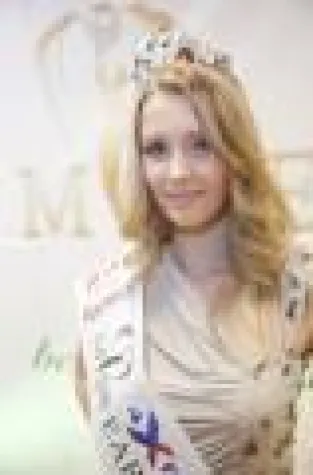 Bild: Miss Earth unterstützt die erdbeerwoche