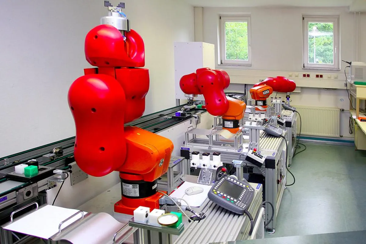 Industrieroboter-Labor des Fachbereichs Automatisierung und Informatik der Hochschule Harz.