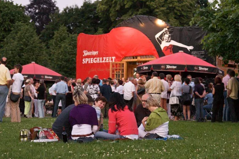 Bild: 5 Jahre Köstritzer Spiegelzelt – Jubiläumsausgabe 2009 eröffnet mit Etta Scollo - Kunst und Genuss in Weimar