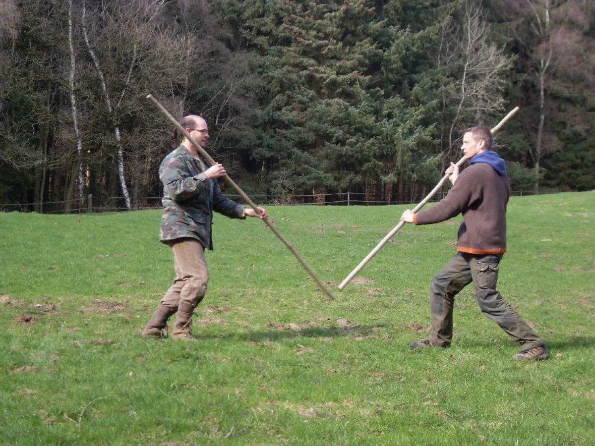 Berko Schröder und Mirio Hoffmann beim Training - Wildnispädagogen der Natur- und Wildnisschule