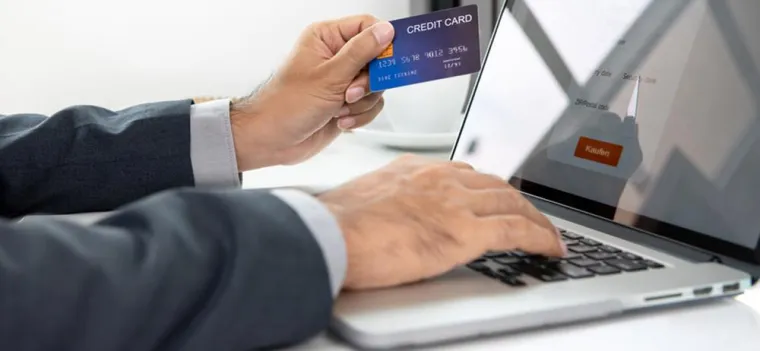 Bild: Maßhemd online aus dem Internet bestellen