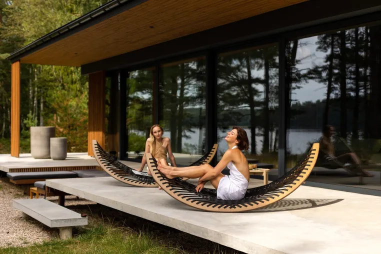 Bild: Aggy Design: Was eine Gartenliege vom Surfbrett übernimmt