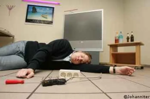 Bild: Stromtipp.de - Erste Hilfe beim Stromunfall - „Wegreißen funktioniert nicht“