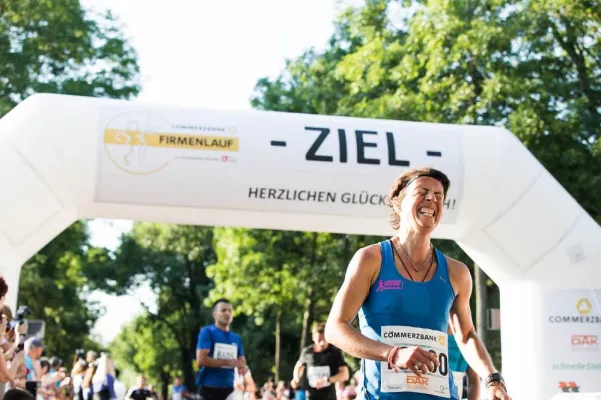 Bild: Auf die Plätze, fertig, los! – Durchstarten beim schnelleStelle.de Firmenlauf 2018