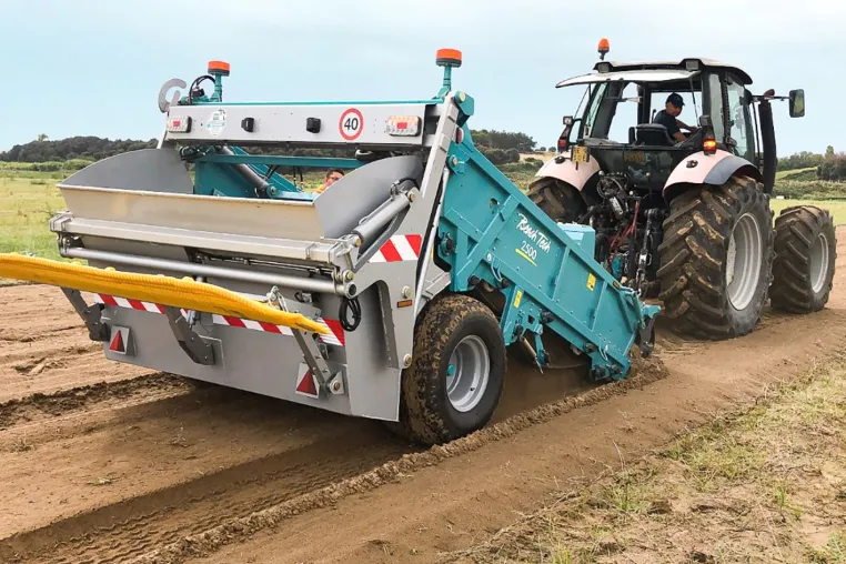 Bild: Mechanische Unkrautentfernung in der Landwirtschaft