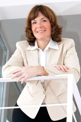 Personalcoach Heike Jordan hilft im Coaching-Gespräch die eigenen Stärken zu fördern sowie Lösungen zu finden Bild: Personalcoach Heike Jordan hilft im Coaching-Gespräch die eigenen Stärken zu fördern sowie Lösungen zu finden