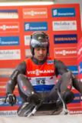 Bild: WELTPREMIERE: Bruno Banani, erster Rennrodler Tongas, qualifiziert sich für die Olympischen Winterspiele 2014