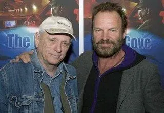 Filmpreis für Delfinmord-Spielfilm an WDSF-Mitbegründer und Ex-TV-Flipper Trainer Richard O’Barry Bild: Filmpreis für Delfinmord-Spielfilm an WDSF-Mitbegründer und Ex-TV-Flipper Trainer Richard O’Barry