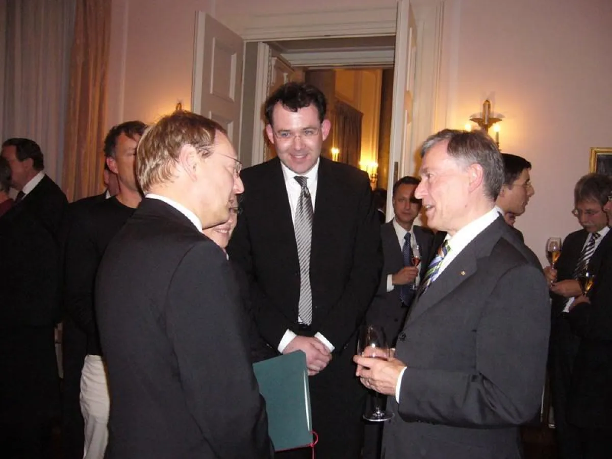 Burkhard Röhrig im Gespräch mit dem Bundespräsidenten sowie Vertretern der Wissensfabrik Deutschland e.V. auf Schloss Bellevue